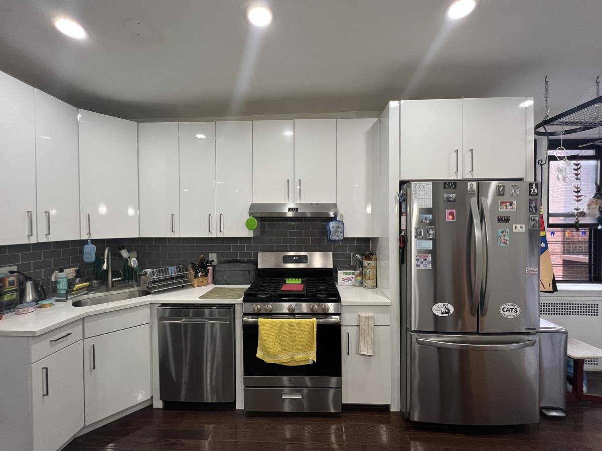 Beautiful Fully Renovated 3 bedroom 2 bath apartment in Jackson heights Beautiful kitchen full size appliances Dining area Large livingroom Bedrooms all fit a queen size bedPlenty of closet space ...