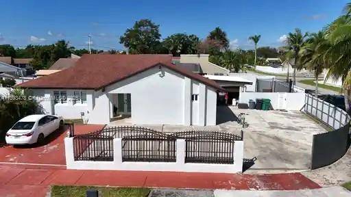 Beautiful 4 Bedroom, 2 Bathroom, and 1 car garage Home on a Quiet CORNER LOT !