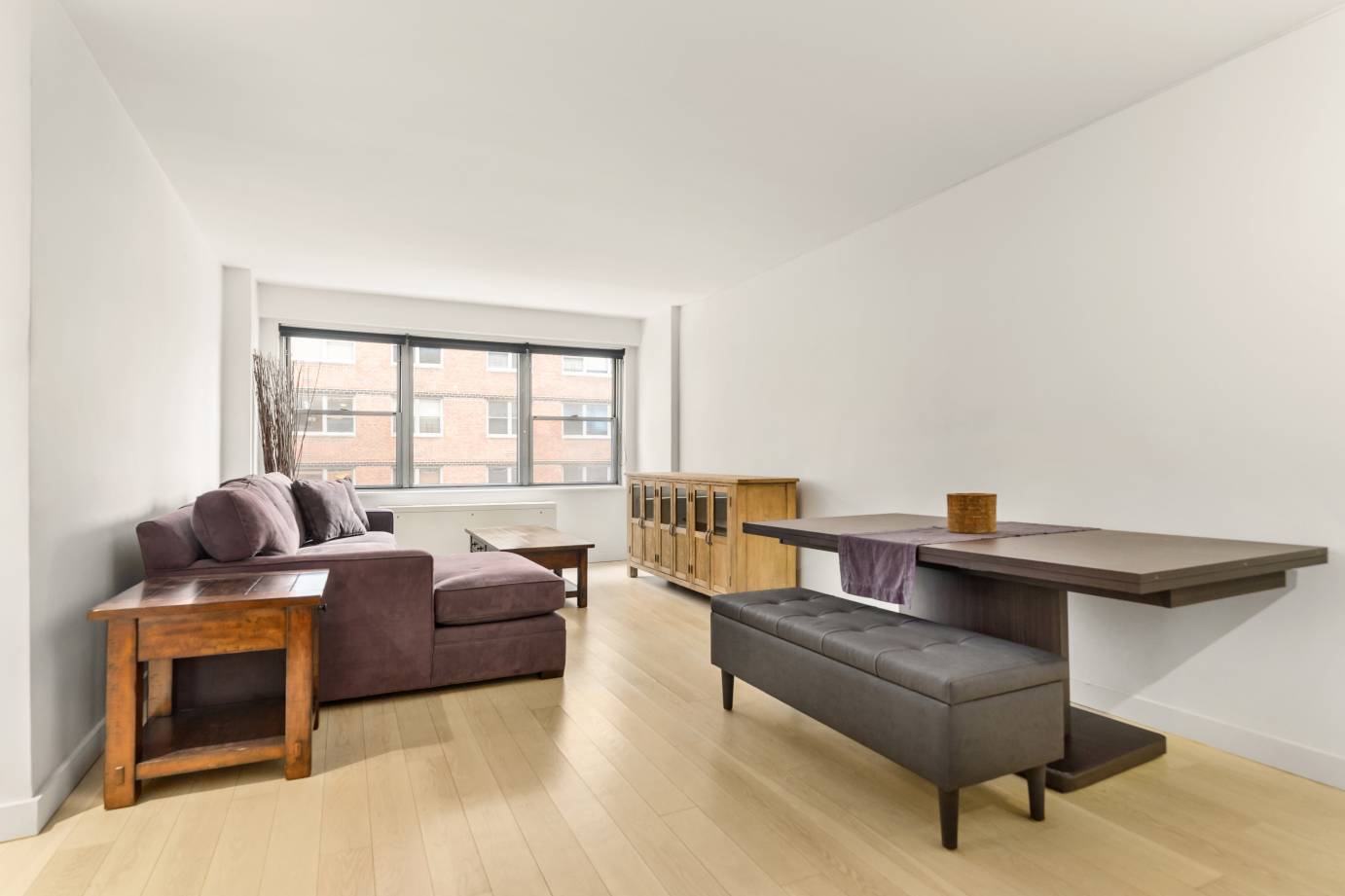 This mint condition one bedroom is perfectly located in a full service building just a block west of bustling Union Square.