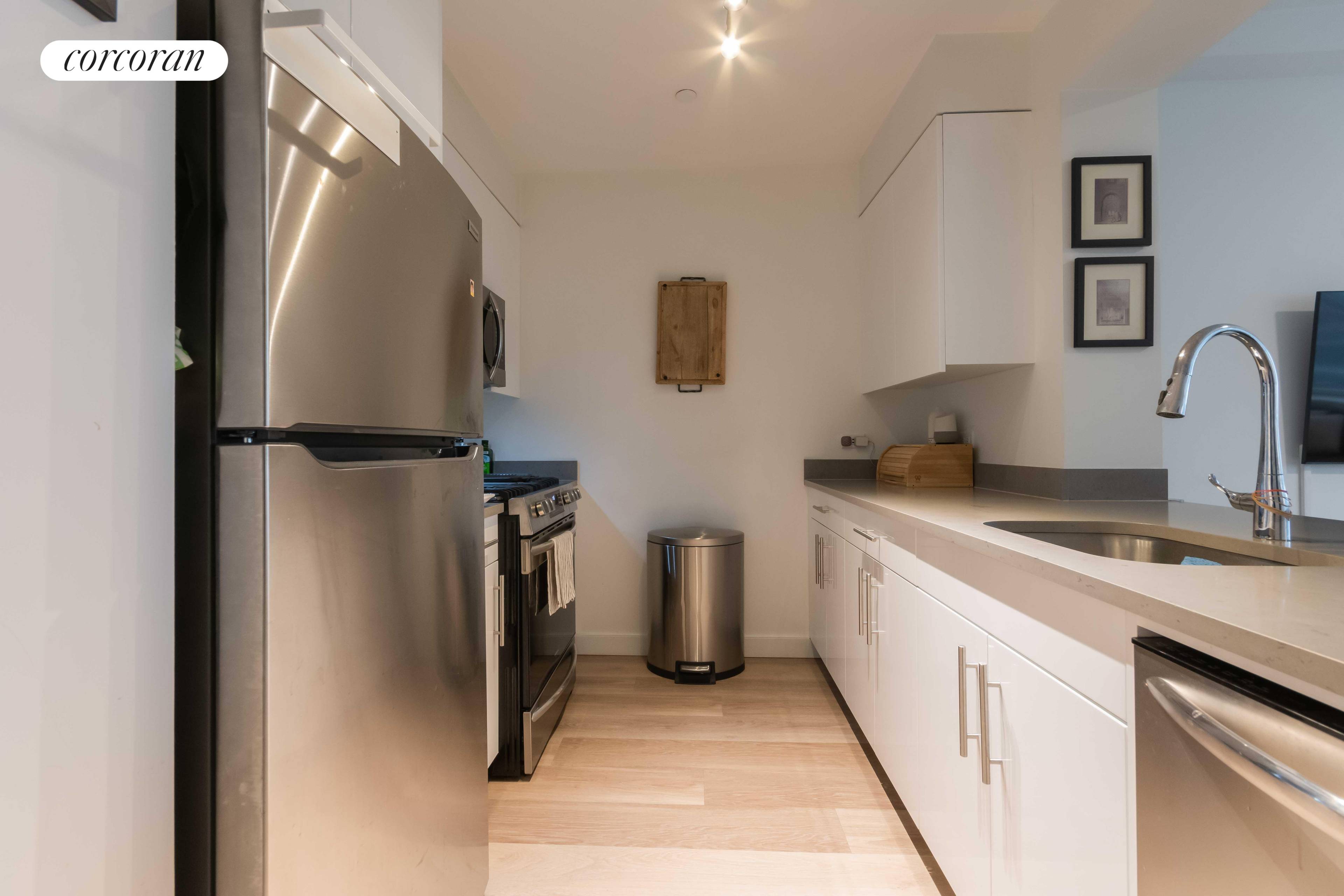 5241 Centre Blvd is one of the newest contemporary apartment rental buildings in the Hunters Point South neighborhood Welcome to this gorgeous 2 bedroom 2 bathroom apartment with plenty of ...