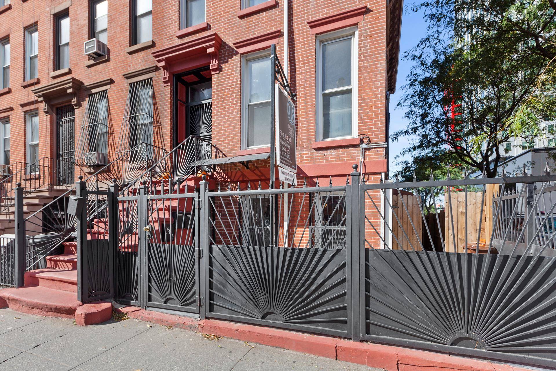 PARK SLOPE PROSPECT HEIGHTS PRIME LOCATION NEWLY RENOVATED BROWNSTONE TOWNHOUSE Big and beautiful home for rent.