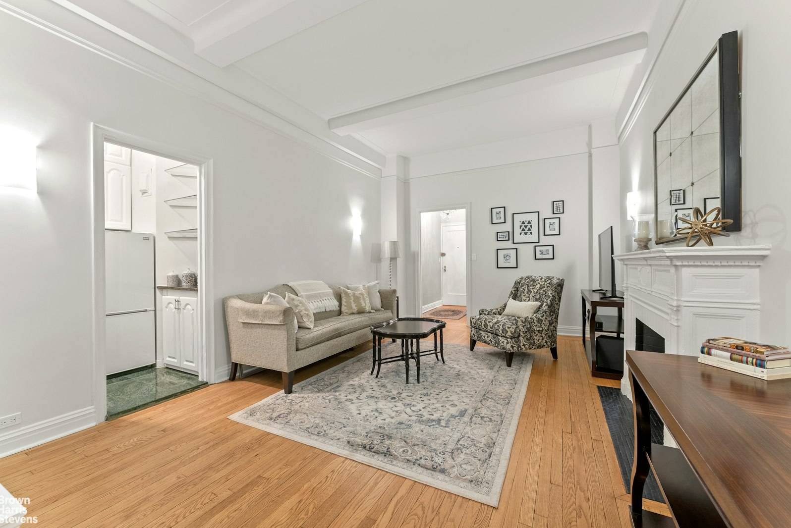 Previously owned by Actor Bryan Batt, best known for his role in the AMC series Mad Men as Salvatore Romano, this one bedroom home is the perfect pied a terre ...