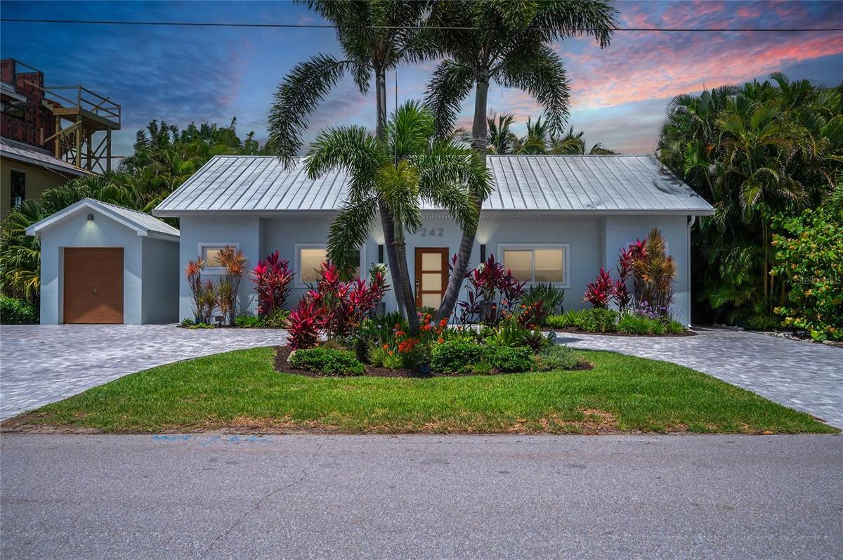 A Wave from it All- 242 Gladiolus St, Anna Maria