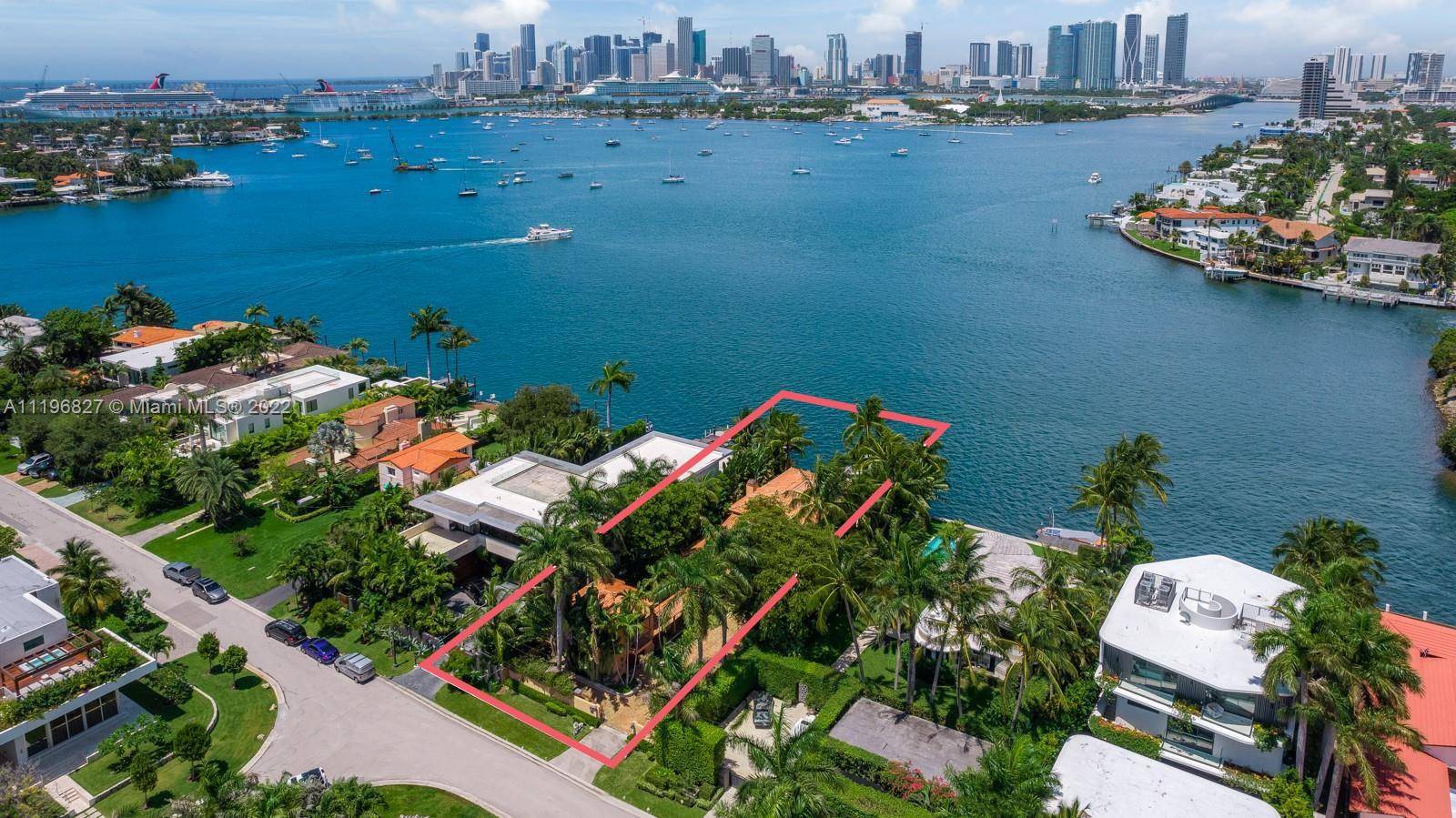 PERFECT OPPORTUNITY TO BUILD YOUR DREAM HOME WITH DIRECT DOWNTOWN VIEWS ON SAN MARINO ISLAND IN THE HEART OF THE VENETIAN ISLANDS !