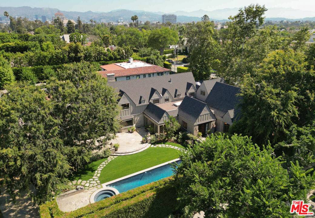 143 S Muirfield Dr 5BR Mid Wilshire La