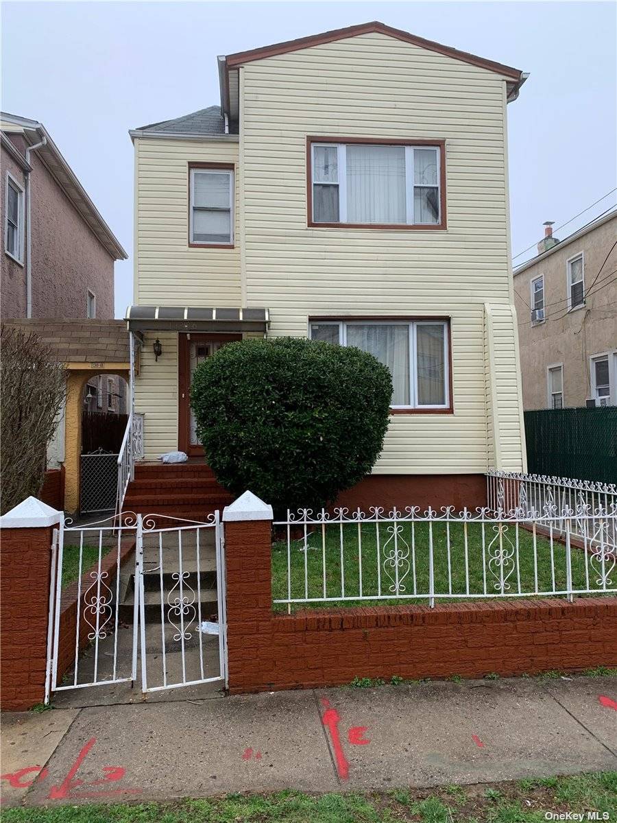 Beautiful house in rosedale with large bedrooms Located at 138 16 233 rd street rosedale queens 11422 near Long island Railroad and green acres mall.