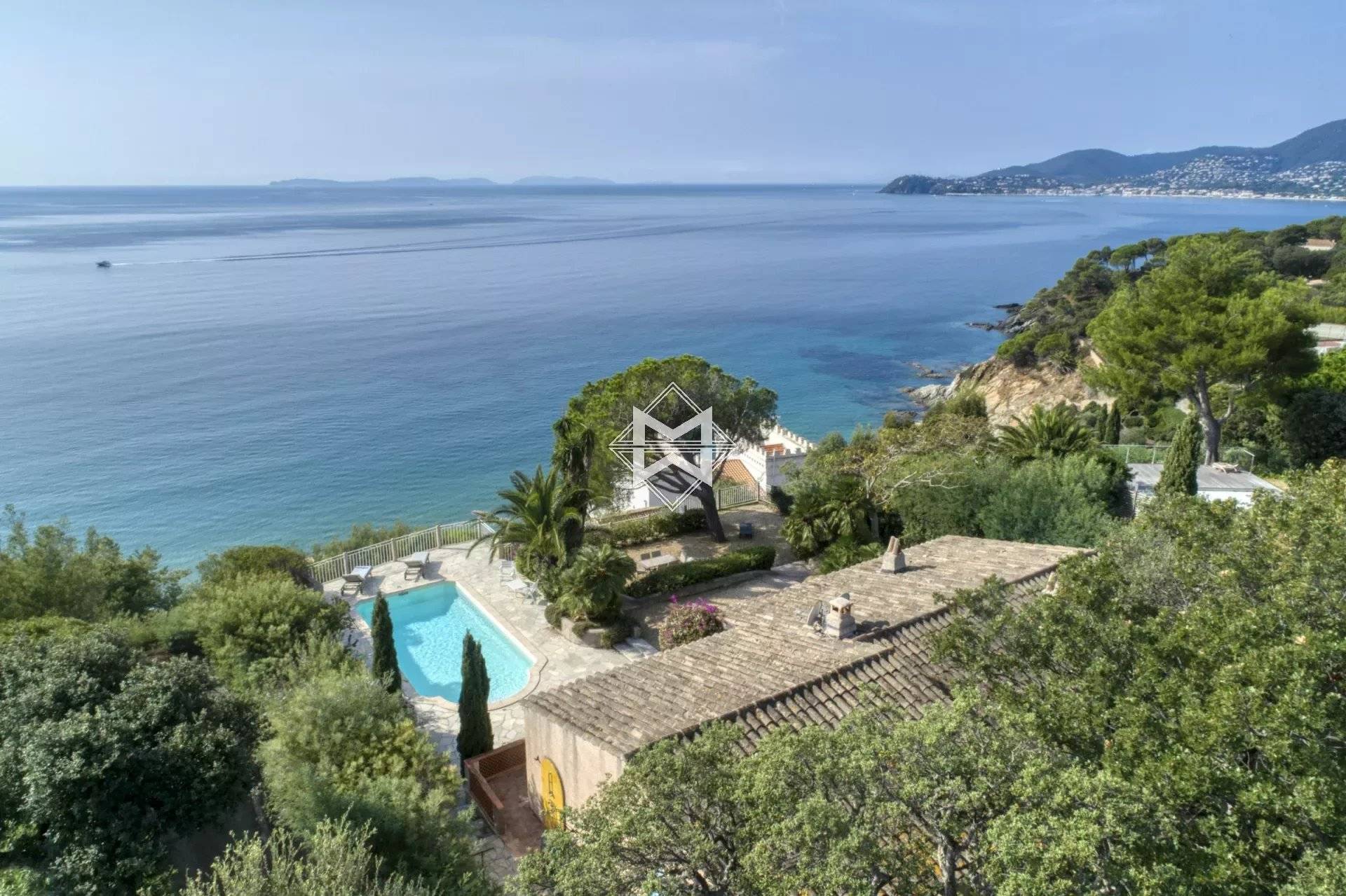 GIGARO BEACH by foot - Exceptional villa with panoramic sea view