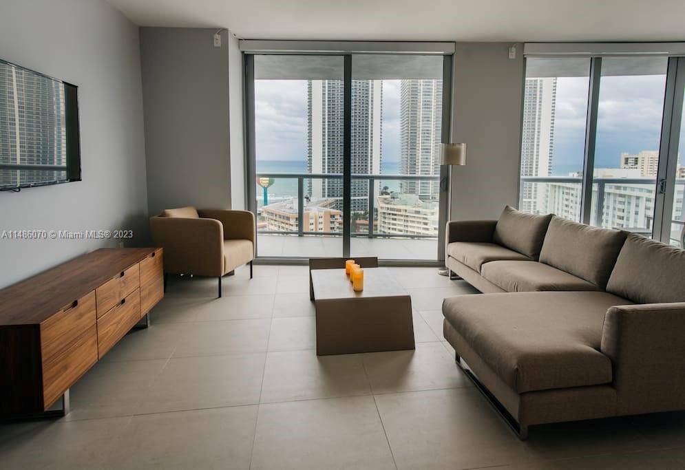 Corner 3 bedroom 3 Bath unit with panoramic views of the ocean, Intracoastal and city skyline.