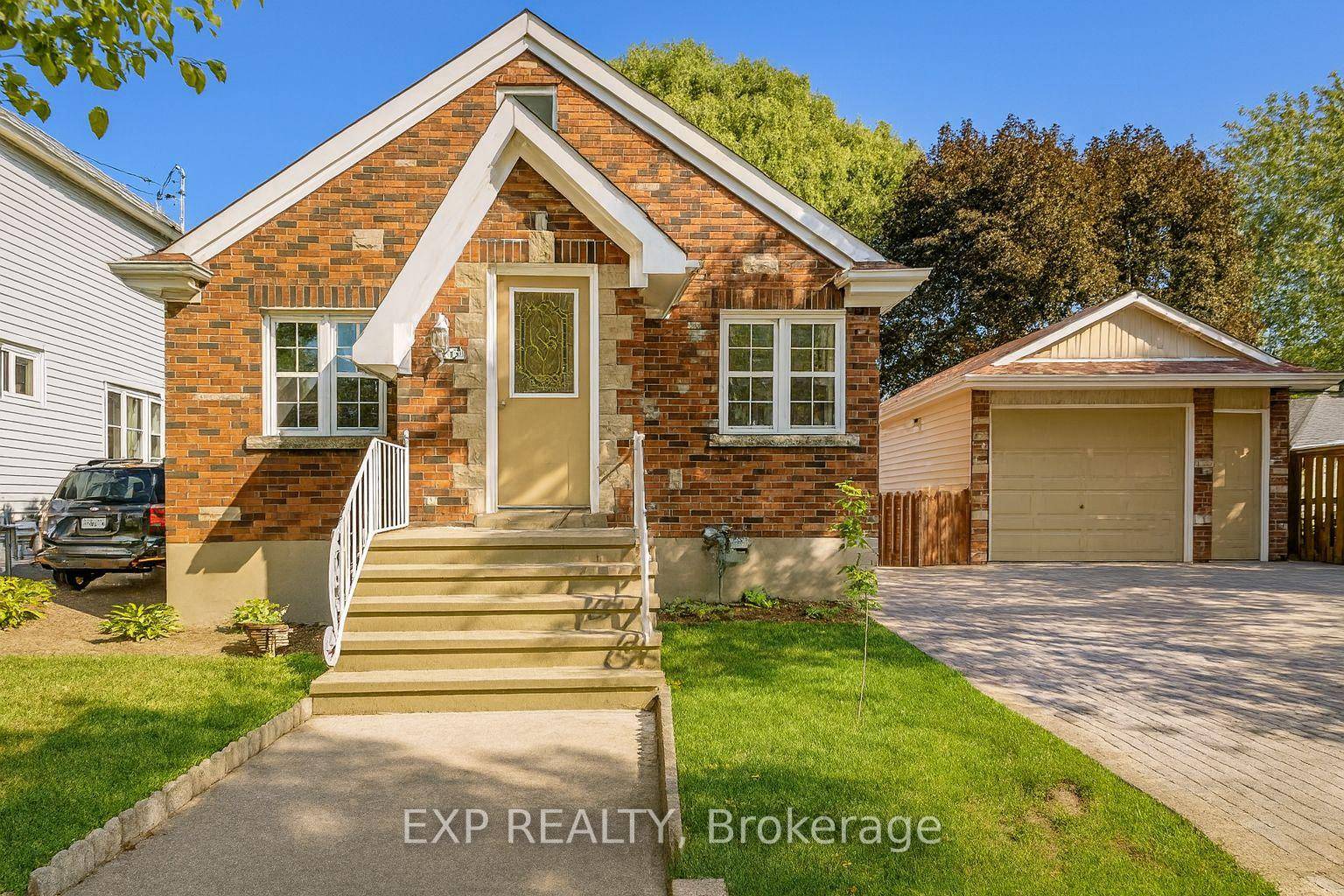 This conveniently located 1.