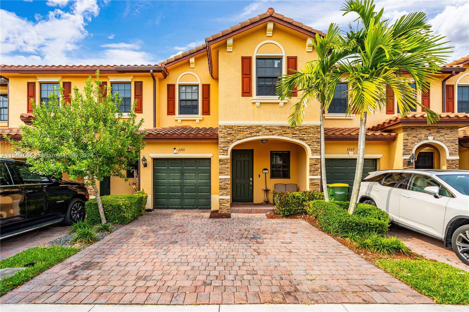 Beautiful and well maintained townhouse nestled in the heart of Homestead.