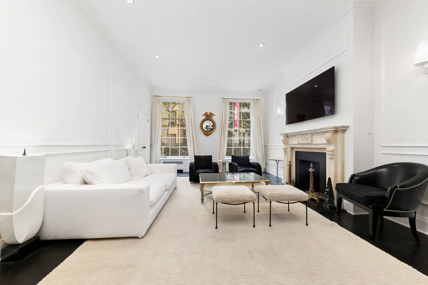 Elegant Parlor Floor Apartment in Boutique Elevator Mansion Situated on one of the Upper East Side's prettiest tree lined townhouse blocks between Madison and Park Avenues, this marvelous front parlor ...