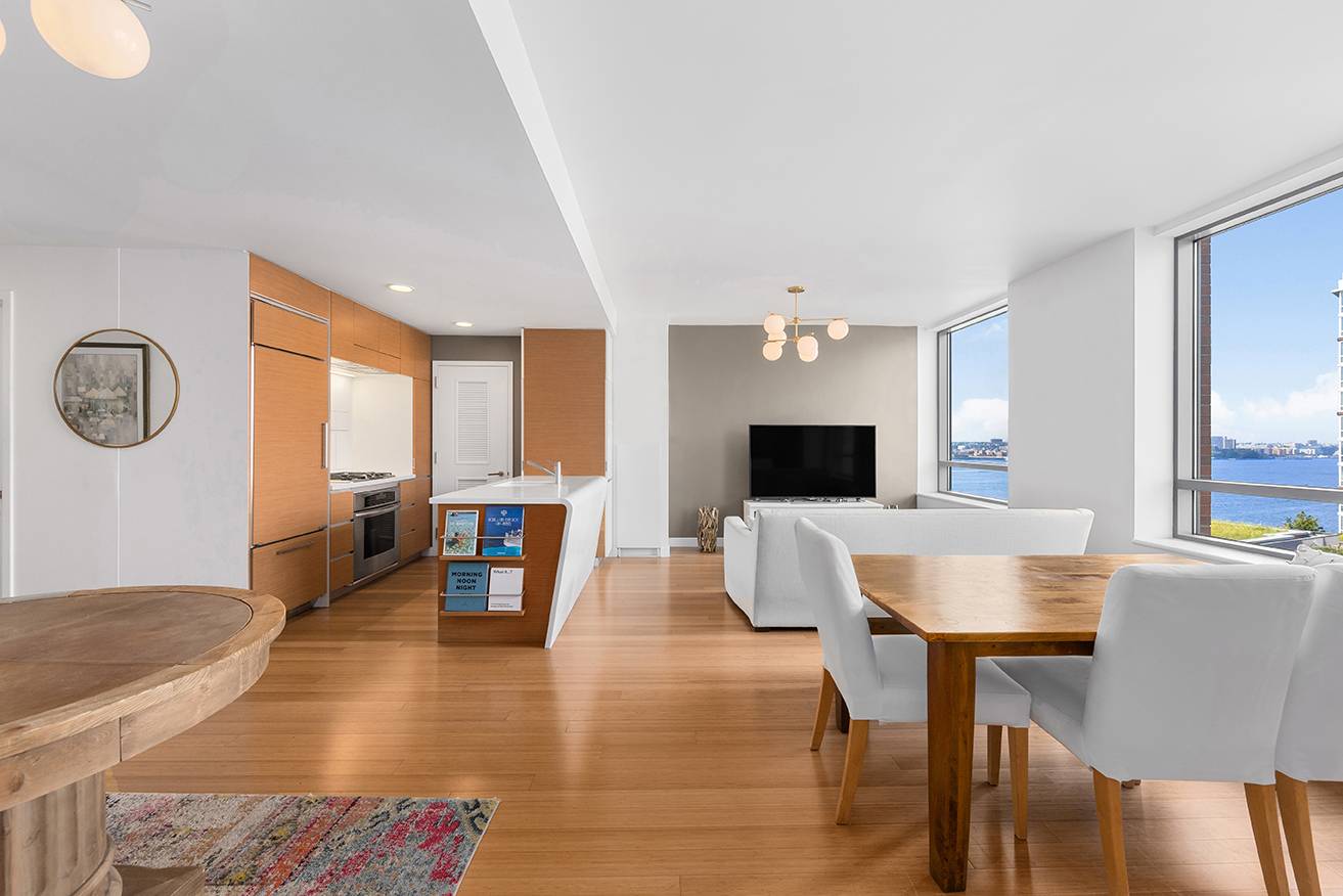 A stunning Battery Park City home graced with incredible Hudson River and city views, this 1 bedroom flex 2 bedroom, 2 bathroom apartment blends a collection of state of the ...