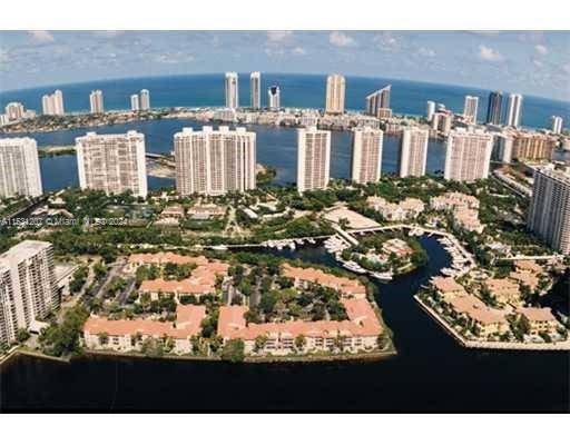 SELLER TO PAY SPECIAL ASSESSMENT AT CLOSING LIVE IN THE LUXURIOUS LIFESTYLE OF WILLIAMS ISLAND SITUATED IN THE HEART OF AVENTURA LARGE 2500 SQ FT 3 BEDROOM 3.