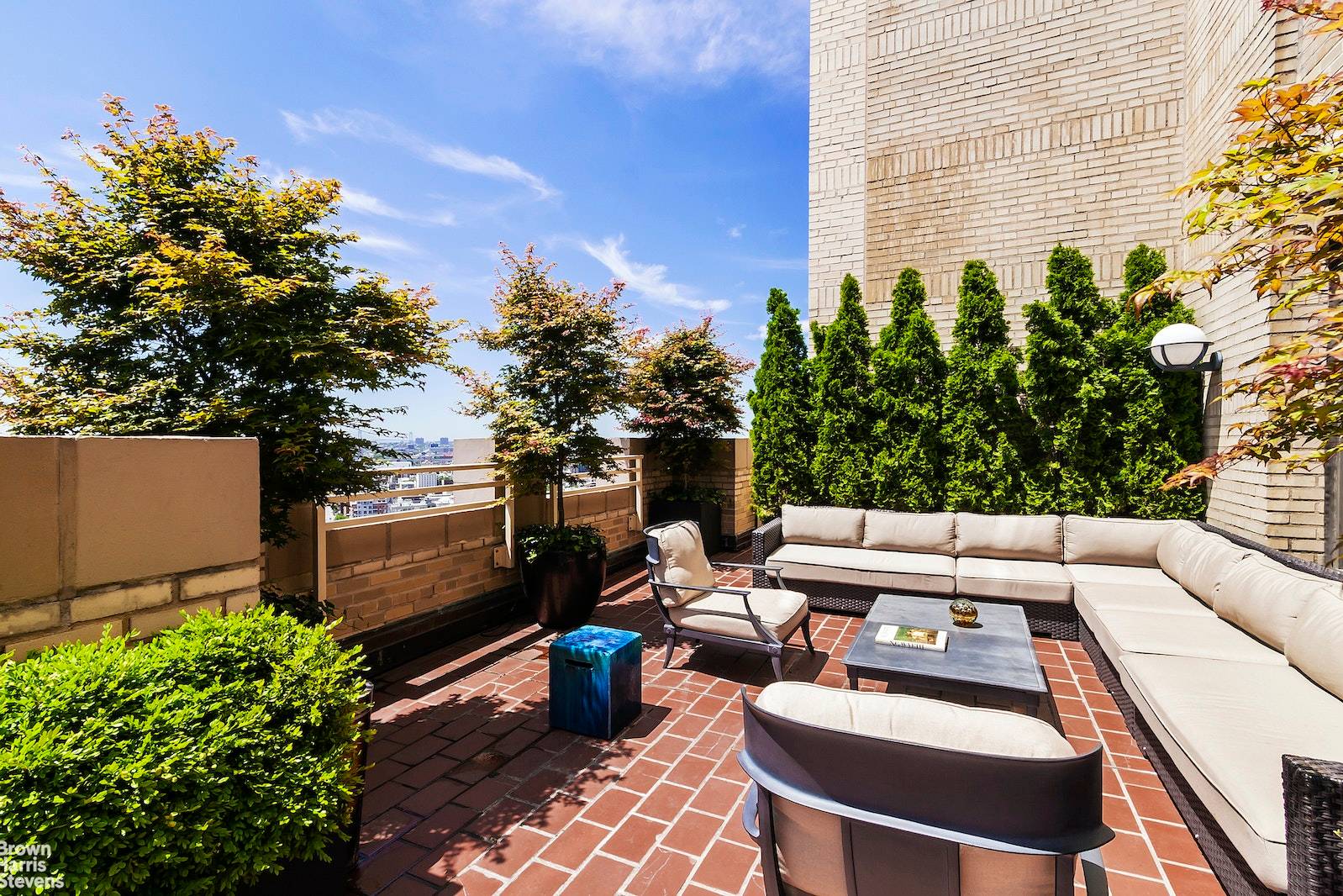 Smartly designed and stylish this sun filled one bedroom home office 2 full baths private outdoor terrace is located in one of Brooklyn's most iconic landmark buildings, the Williamsburg Savings ...