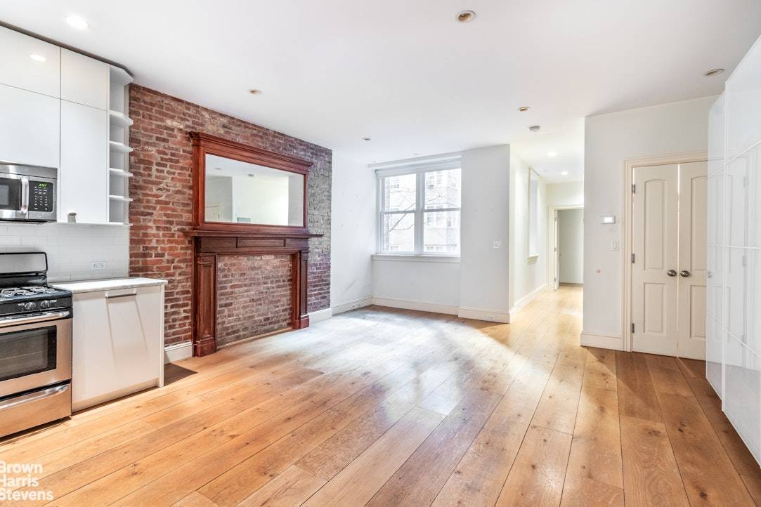 Across the street from the historic Dakota building and just off Central Park, this magnificent 1, 850 square foot, three bedroom triplex with private backyard has just undergone a complete ...