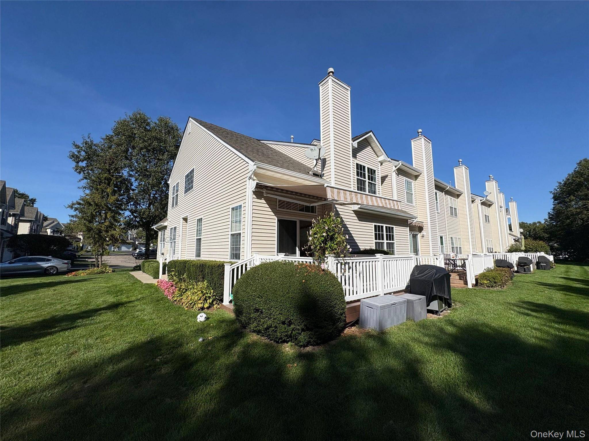 Beautiful Condominium in Country Pointe.