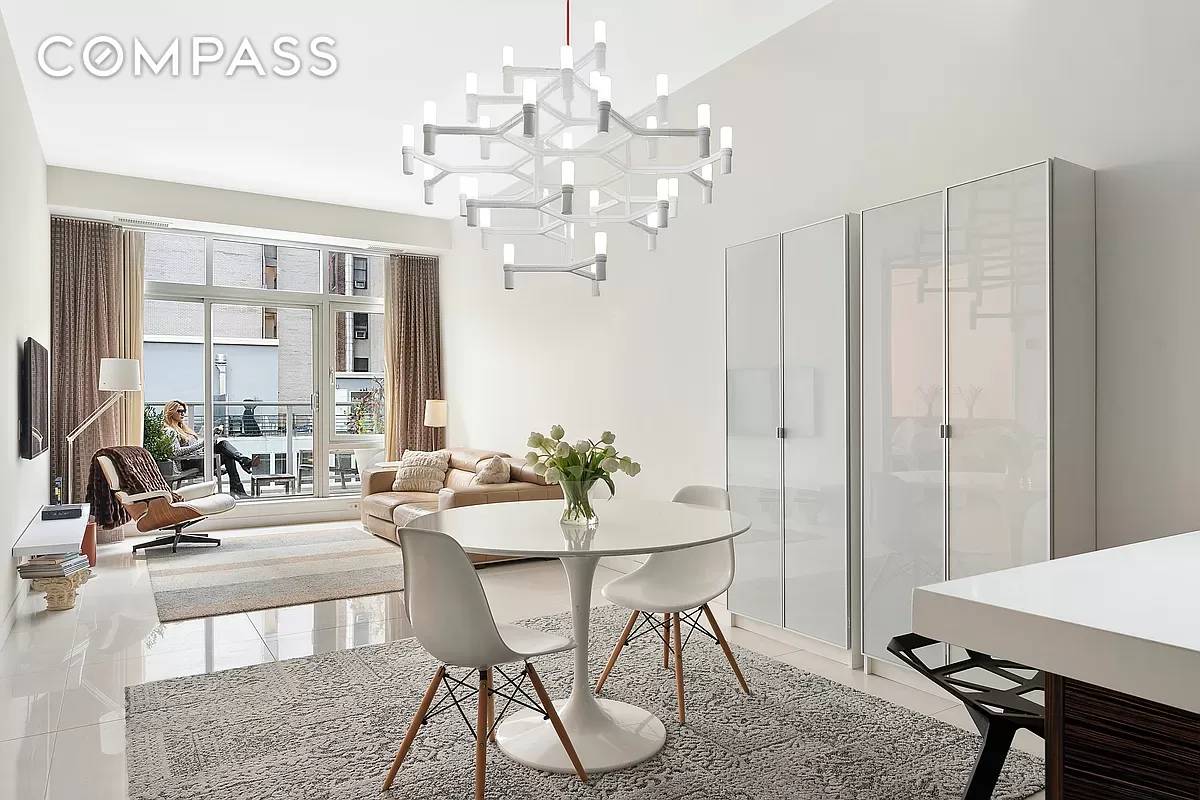 Penthouse living with Terrace in South Seaport !