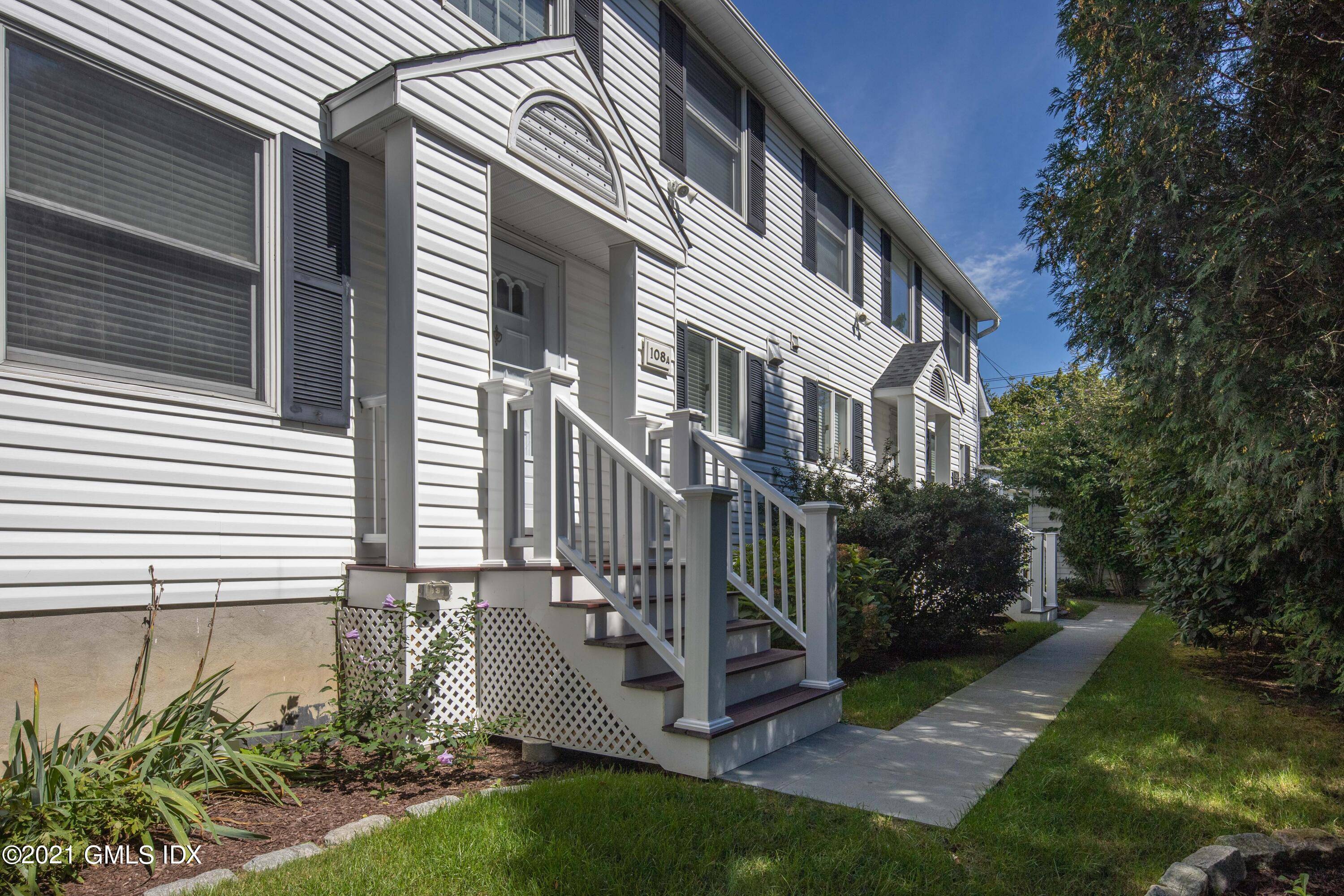 Private, end unit townhouse, offering 3 bedrooms and 2.