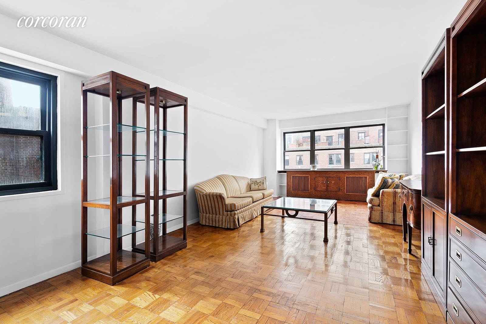 Welcome to Penthouse 18E, an 820 SqFt 76 m2 one bedroom situated on 57th Street in the heart of Sutton Place !
