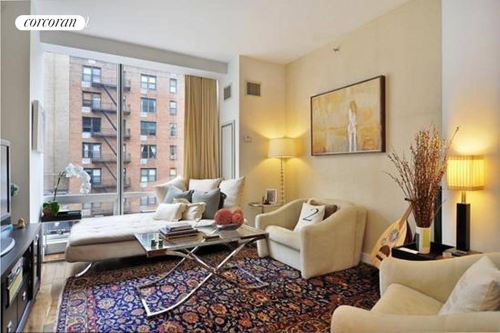 Rarely available ! The largest one bedroom available in The Yves, Chelsea, this 937 sf 1 bed, 1.