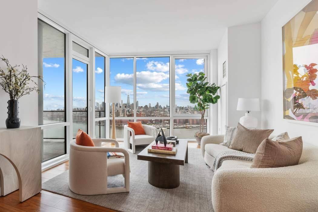 Perched high on this luxury tower s riverside face, apartment 36F is sunlit throughout the day with panoramic skyline and river views.