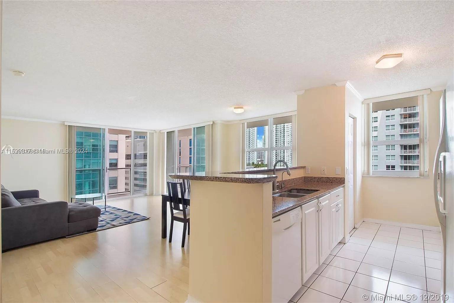 Don't miss out on this generously sized 3 bedroom, 2 bathroom residence situated in the vibrant heart of Brickell, boasting breathtaking bay views and a stunning skyline panorama from its ...