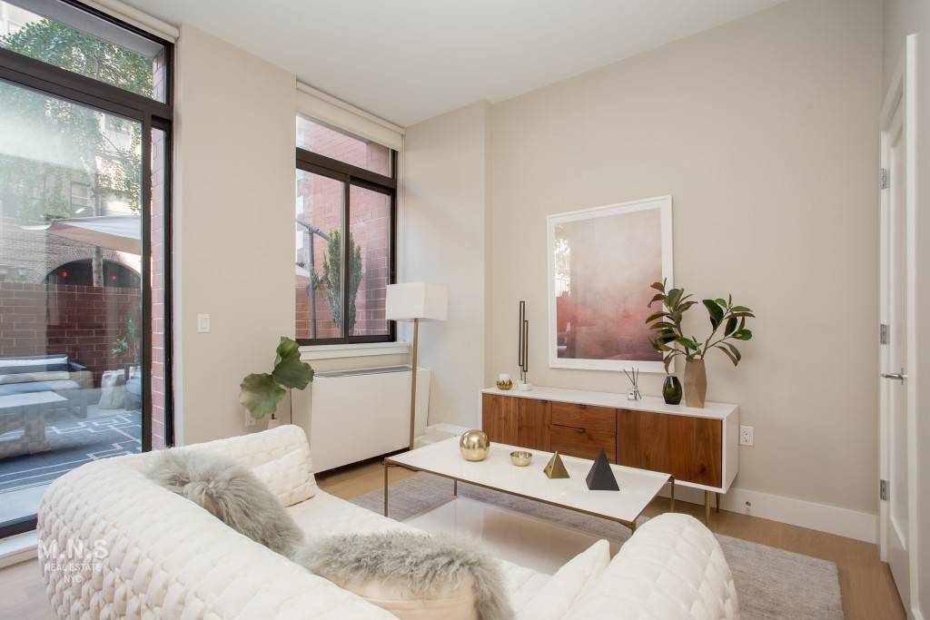 This unit is a beautifully renovated one bedroom at The Grove, in prime Chelsea nestled between 7th and 8th Avenues on West 19th Street.