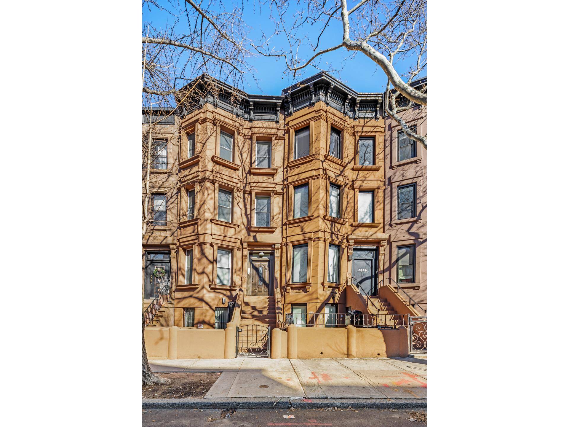 657 DegrawStreet is a stunning Neo Grec Brooklyn brownstone, fully restored and adapted to modern living.