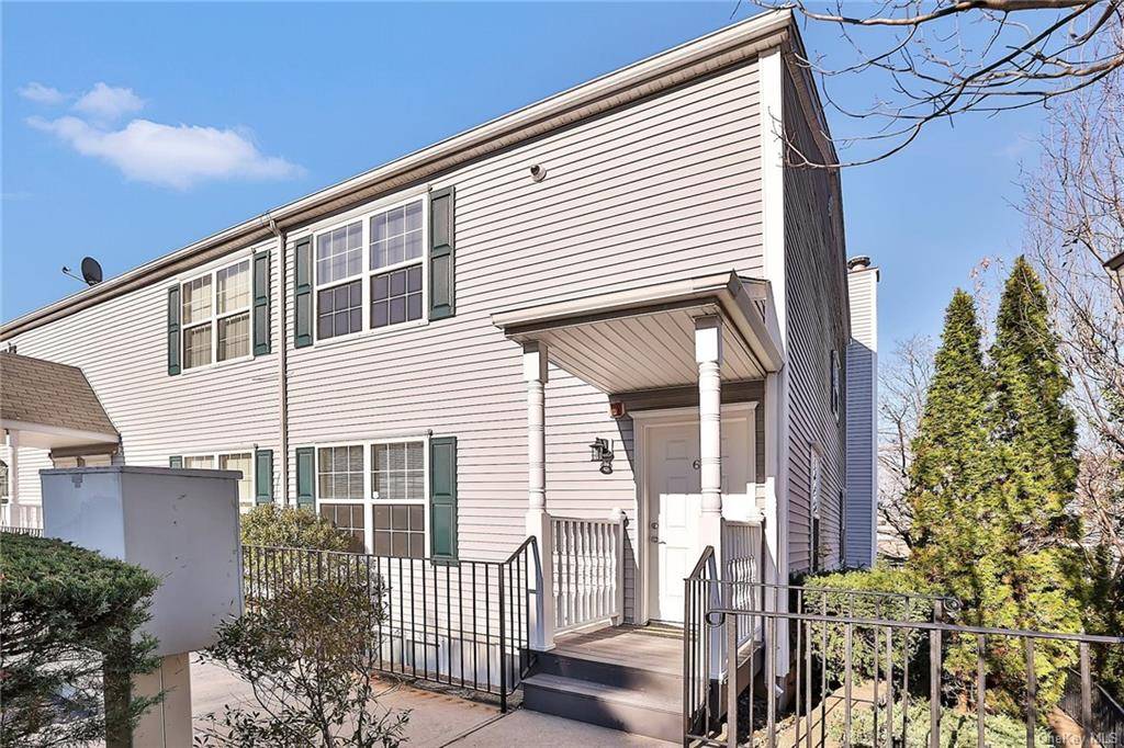 Beautifully updated 3 Bedroom Townhome.