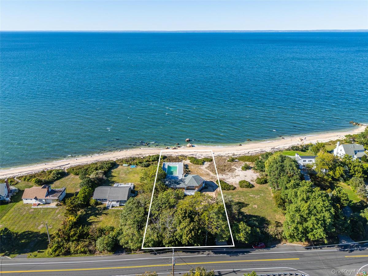 View of property location featuring expansive coastline and property boundaries highlighted