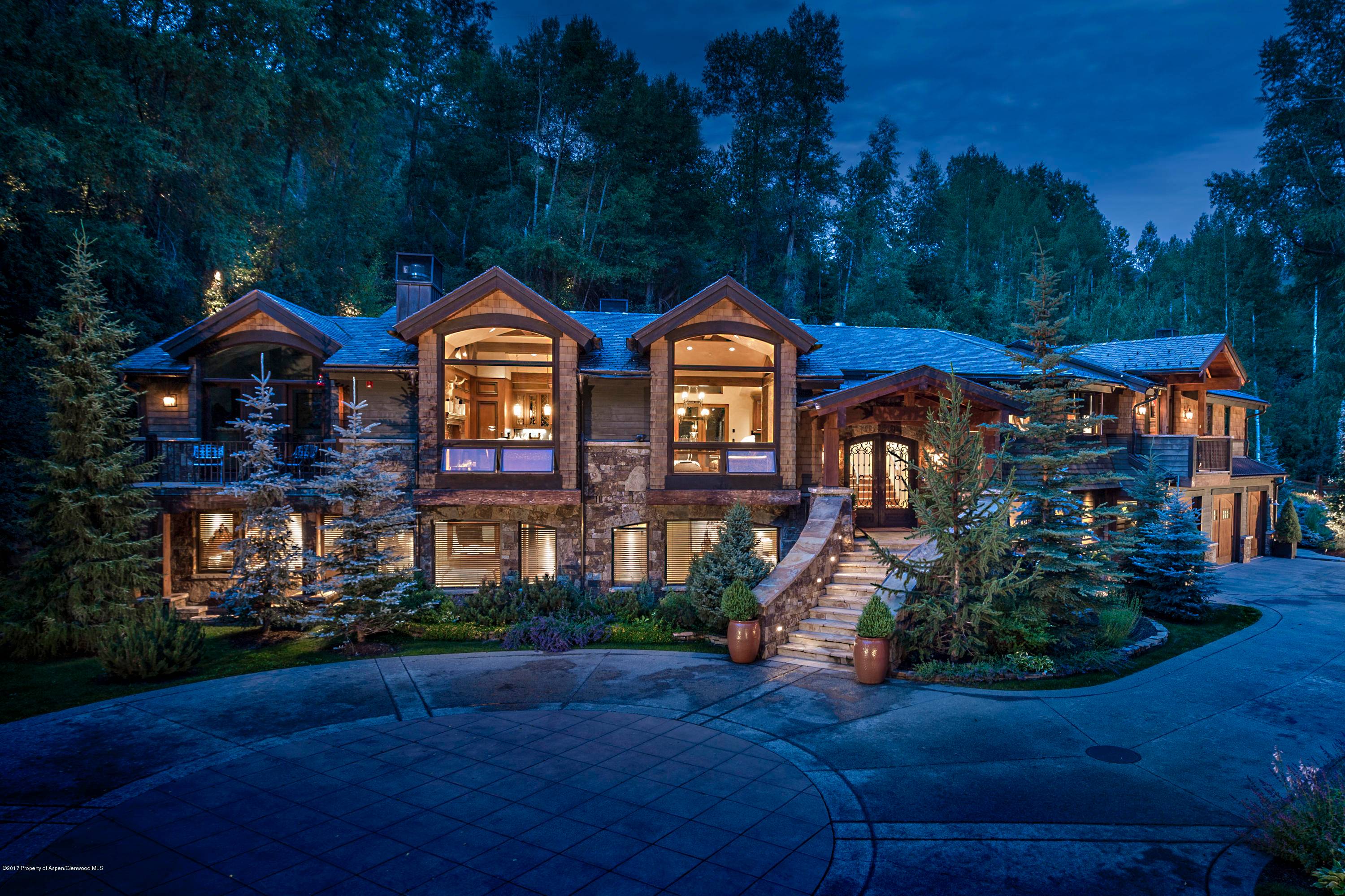 This exclusive Red Mountain estate is situated on a wooded nature wonderland in one of Aspen's most prestigious locations.