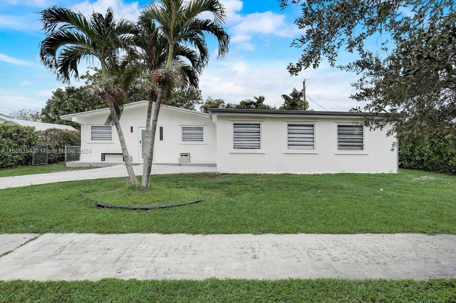BEUTIFUL, BEUTIFUL, LOCATION SELLER MOTIVATED, RV Included Property completely remodeled in one the most spectacular areas of Cutler Bay close to the Turnpike and Southland Mall, Beautiful pool and terrace ...