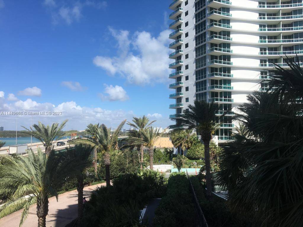 Beautiful 2 bedrooms and 2 bathrooms located in Harbour House with amazing and luxury amenities such as gym, pool, market, lounge area, and beach service.