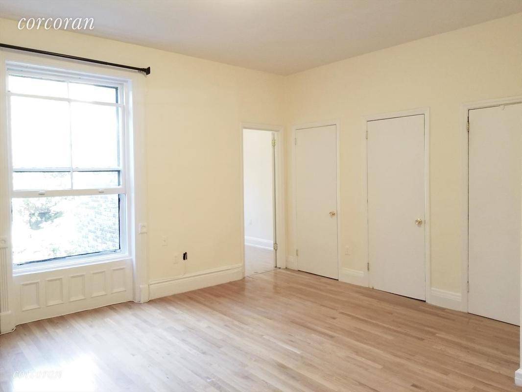 221 Bekerley Place is a bright and airy one bedroom, conveniently located in North Park Slope.