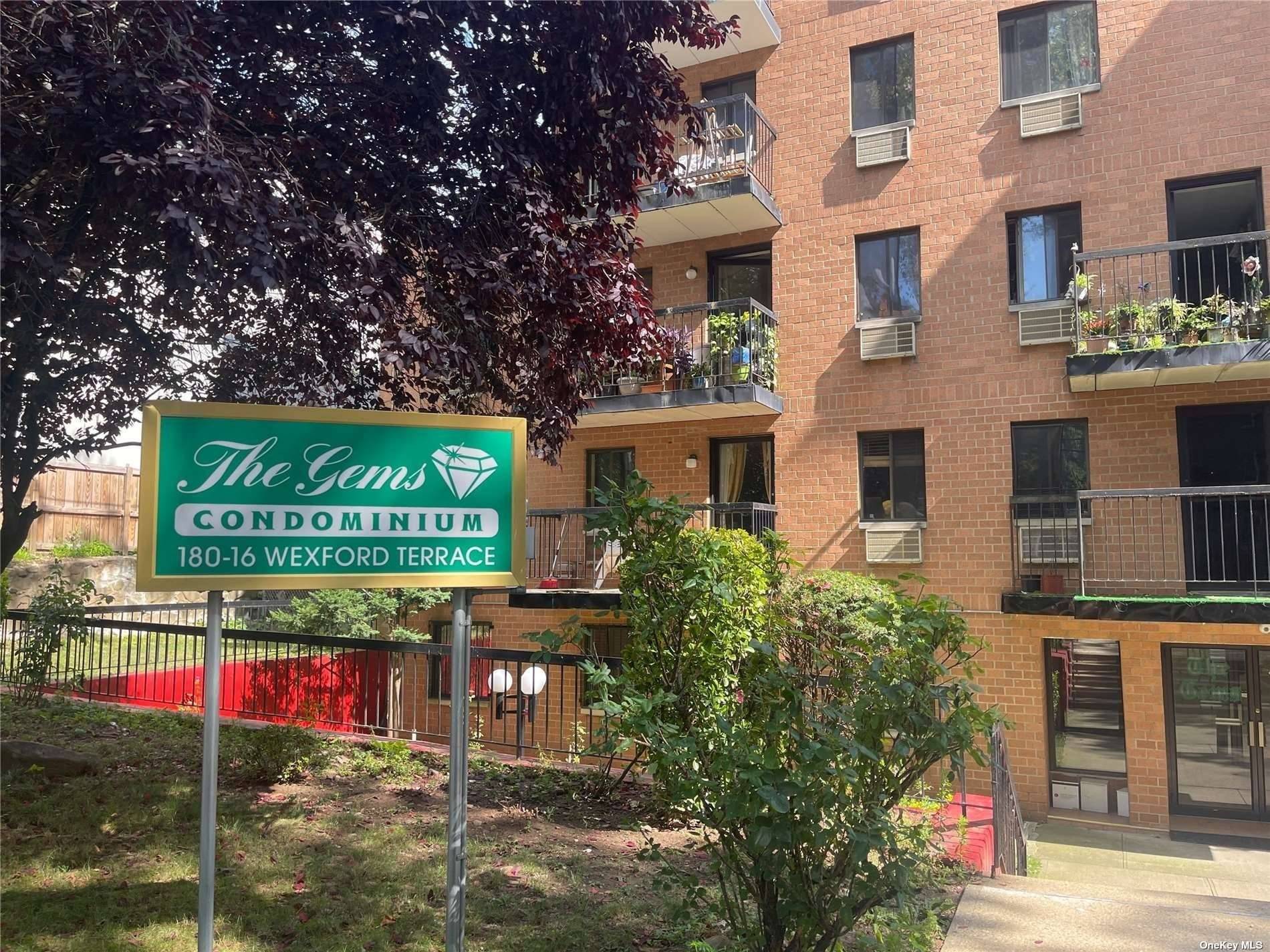Spacious Bright And Sunny One Bedroom Condo Apartment In The Heart Of Jamaica Estates.