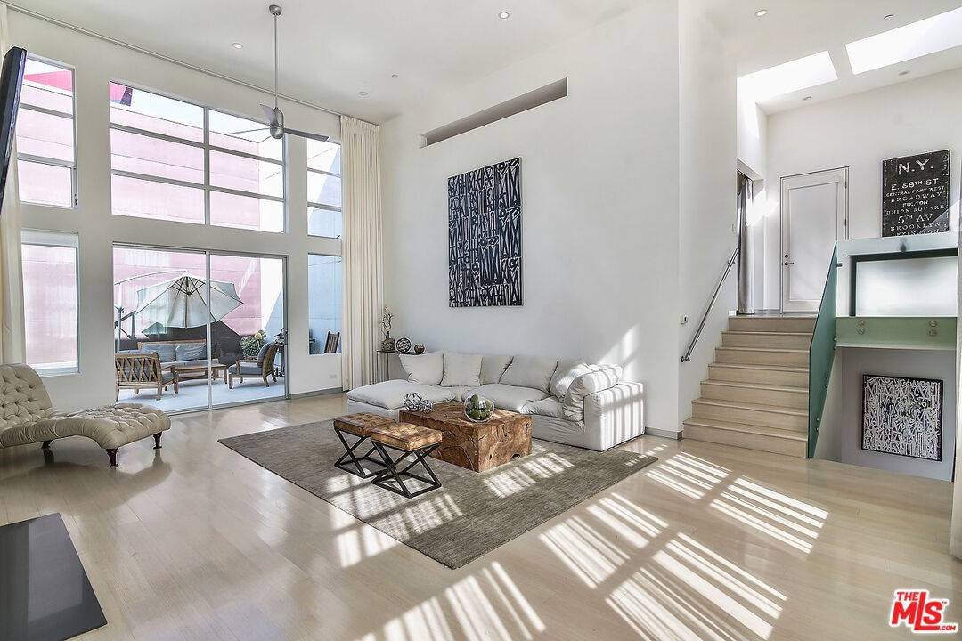 711 WESTBOURNE DR 2BR Sunset Strip La