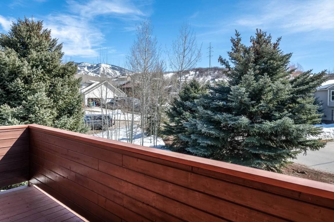 This oasis of privacy and peacefulness is perfectly positioned to capture stunning views of the Ski Mountain, Sleeping Giant, and Strawberry Park.