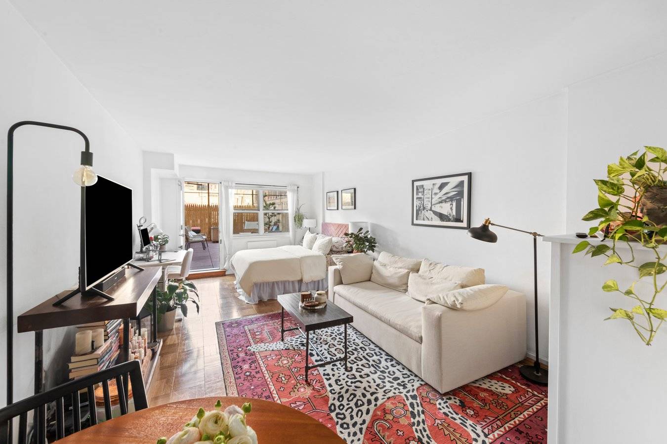 Welcome home to your tranquil sanctuary in the heart of the Upper East side.