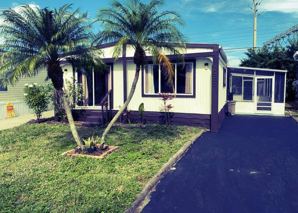 Nice and quiet Mobile home part of Estate of Fort Lauderdale, where you have access to a lot of communities ; like Big swimming pool, golf club, tennis court, basketball ...