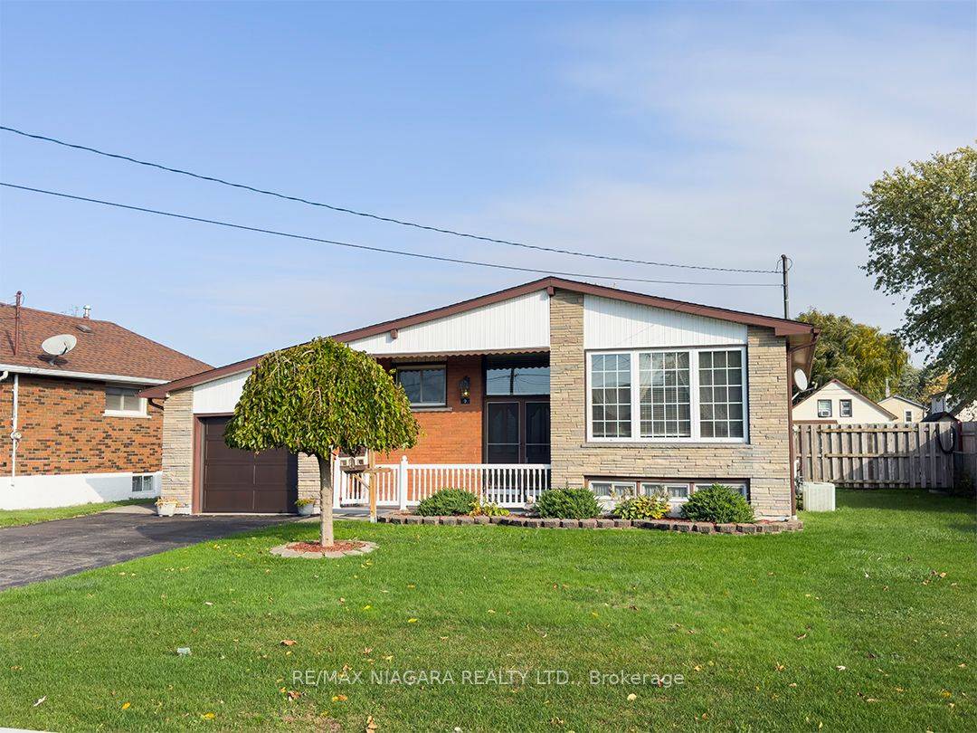 Lovely brick home with mid century modern stylings in a great family neighbourhood.