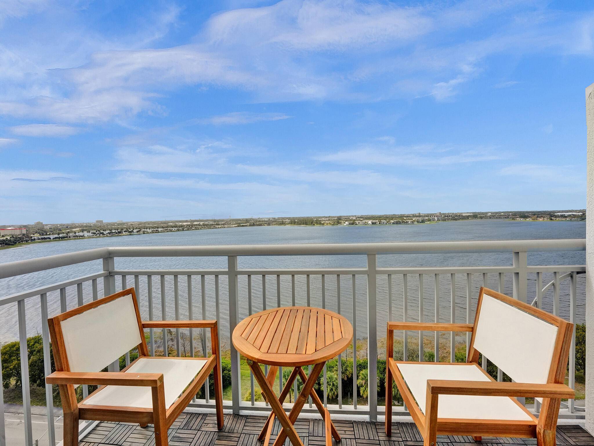 Breathtaking views of Clear Lake from this 10th floor 1 1 condo !