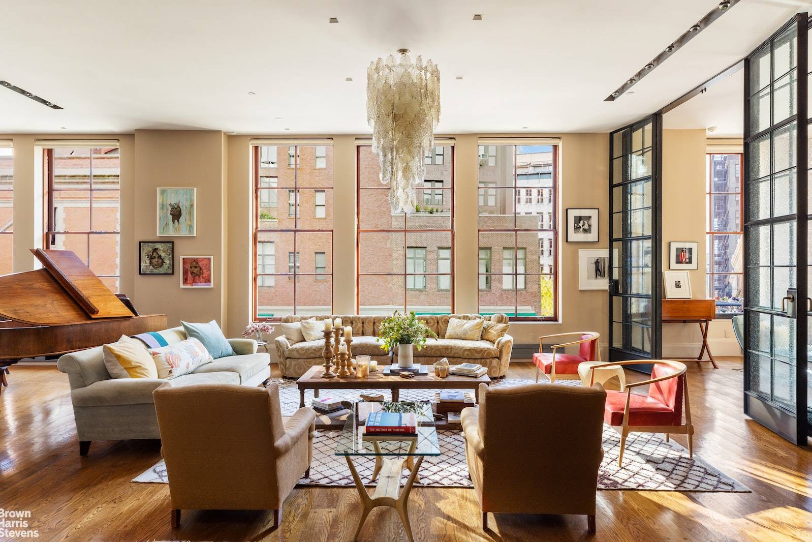 Located in Tribeca's most important landmark building, 140 Franklin Street is a majestic apartment like no other, a stylish urban mansion that affords unrivaled space, privacy and luxury.