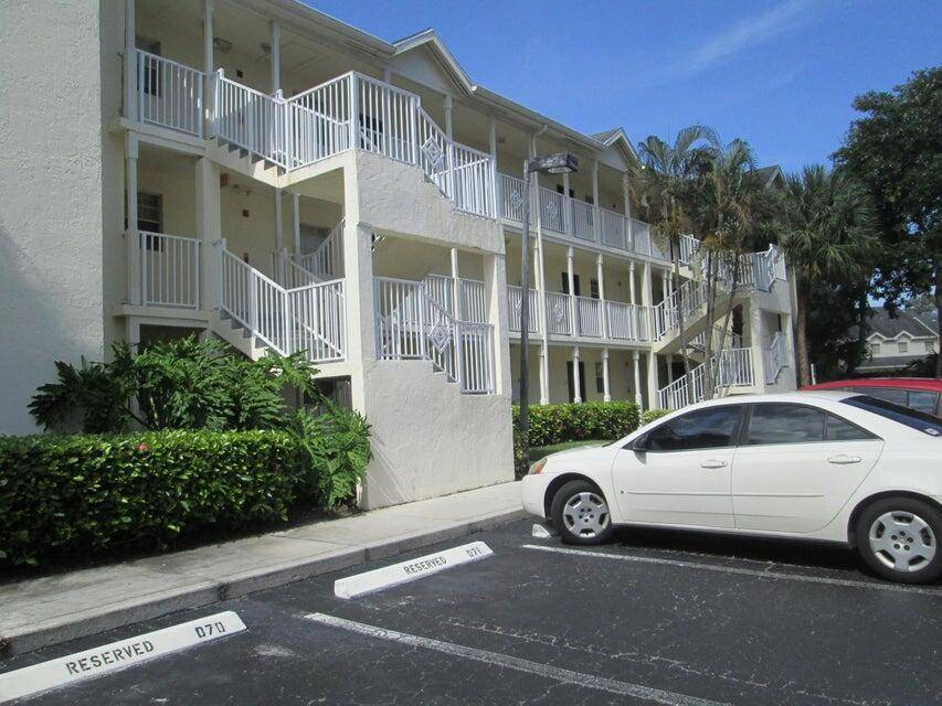 Beautiful 2 bedroom 2 bath condo, upgraded kitchen, excellent condition A C amd water heater, Nice large rooms.
