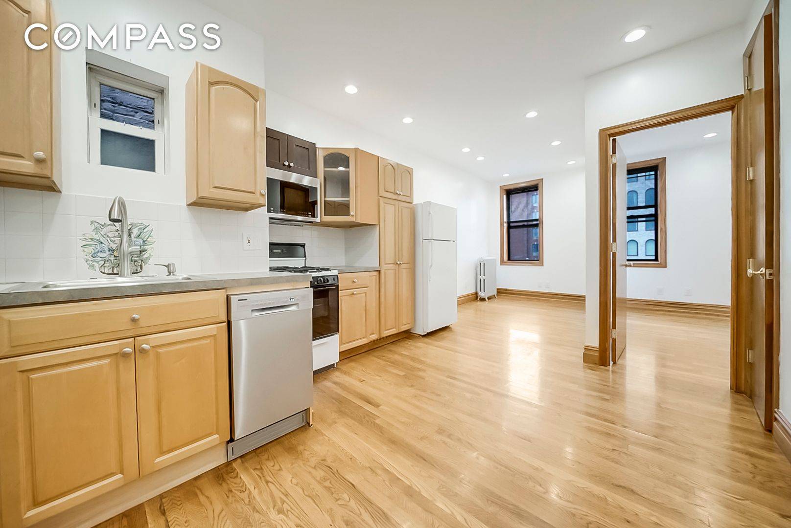 Prime Park Slope, real 3 bedroom with great natural sunlight and tons of closets.