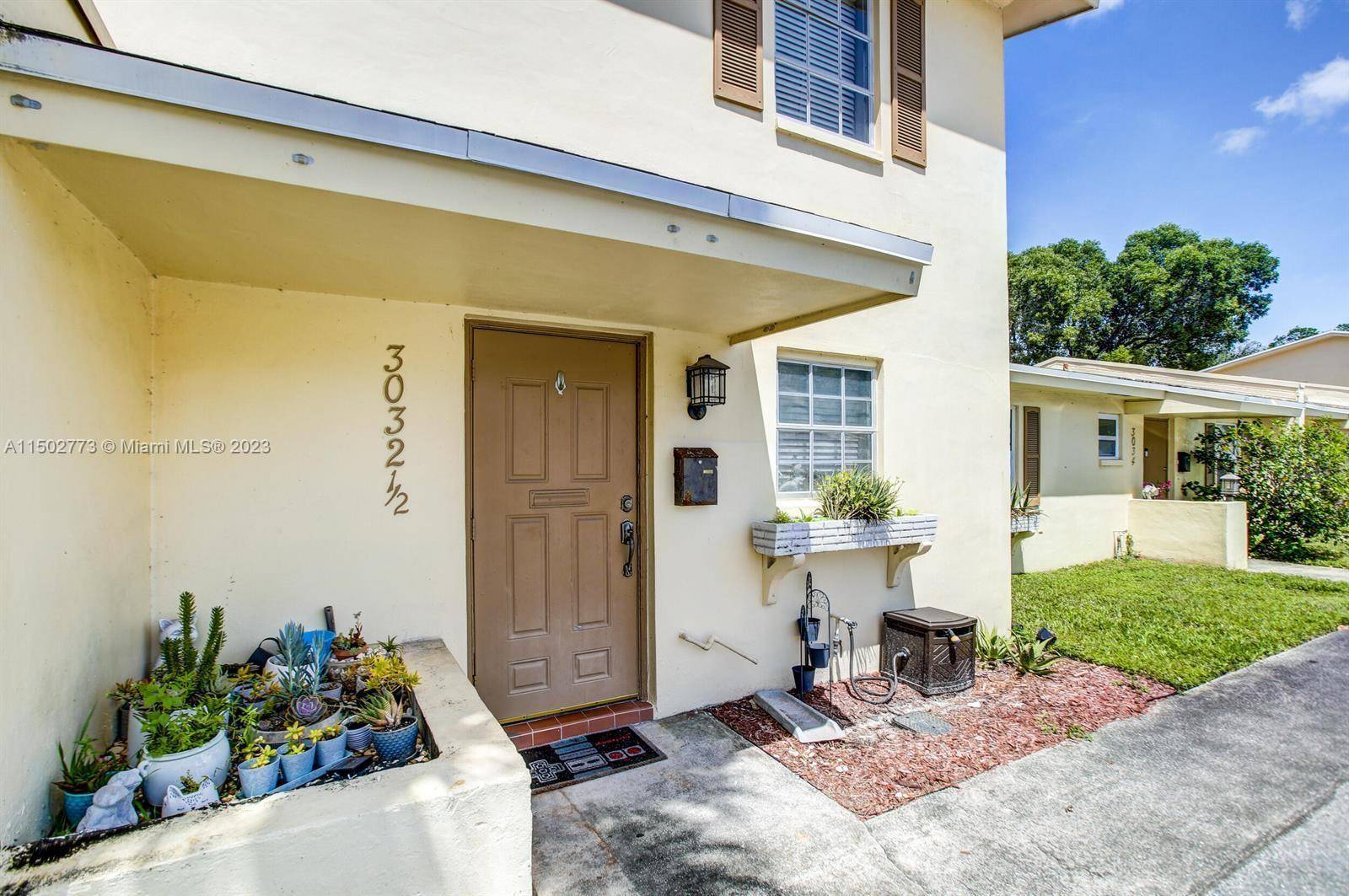 Spacious 3bd 1. 5 bath townhouse with Updated kitchen.