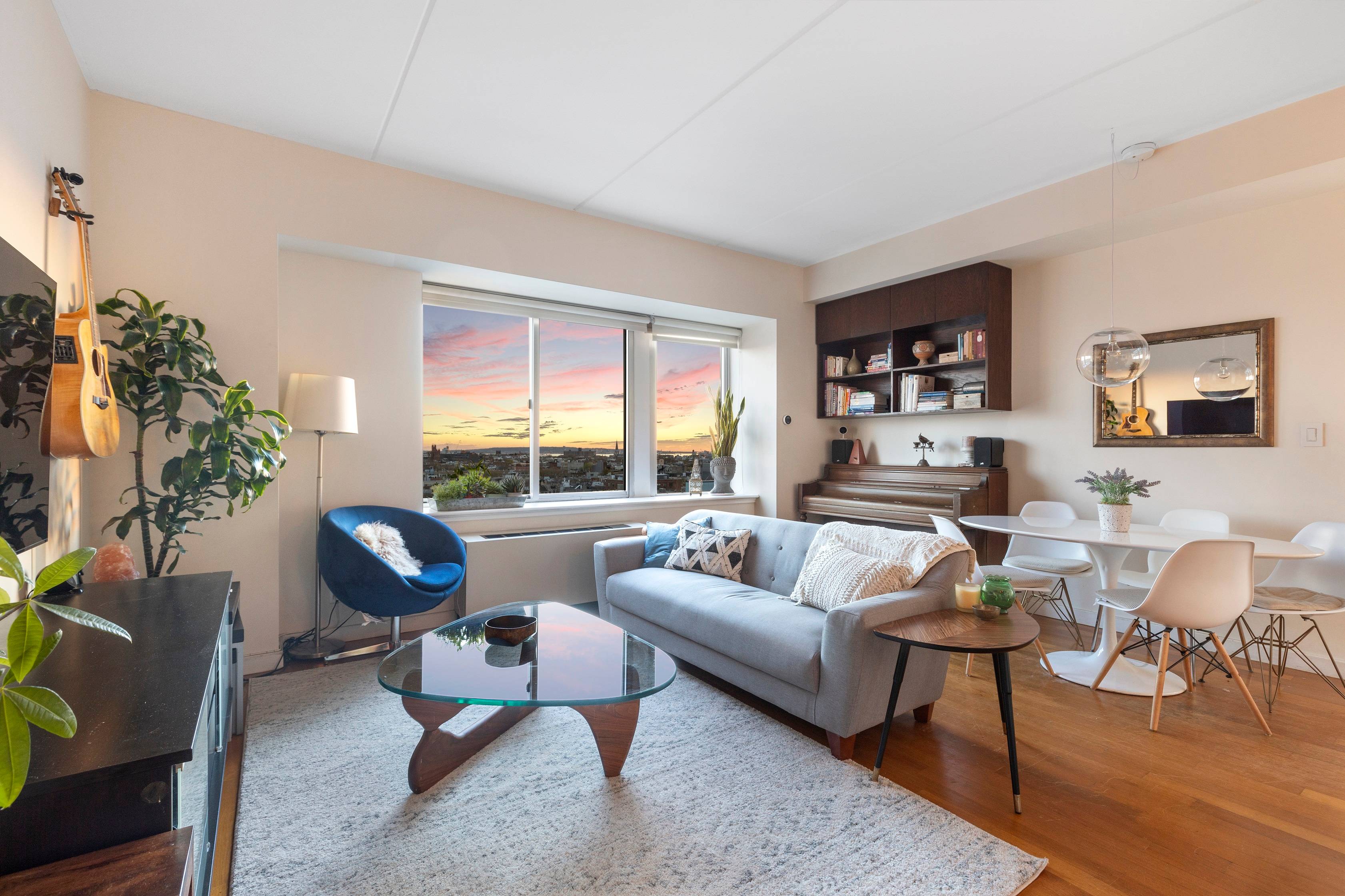 Views for miles ! Impressively scaled windows frame breathtaking panoramic views of Brooklyn in this chic, modern and expansive 2 bed, 2 bath, corner condo in prime Boerum Hill.
