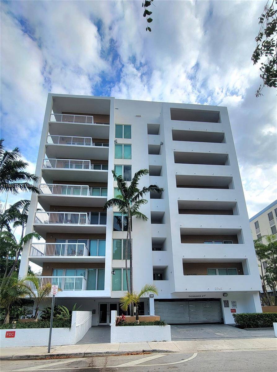 Beautiful Open Layout Apartment featuring two balconies with views of Downtown Miami Coconut Grove, one Balcony located in the living room and the other in the Master bedroom.