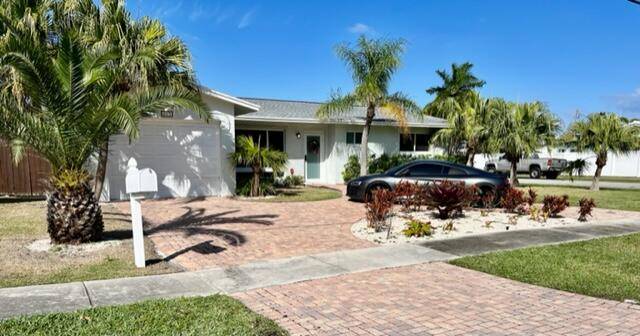 Beautiful 3 bedroom 2 bath home located on a corner lot on the north edge of Lighthouse Point.