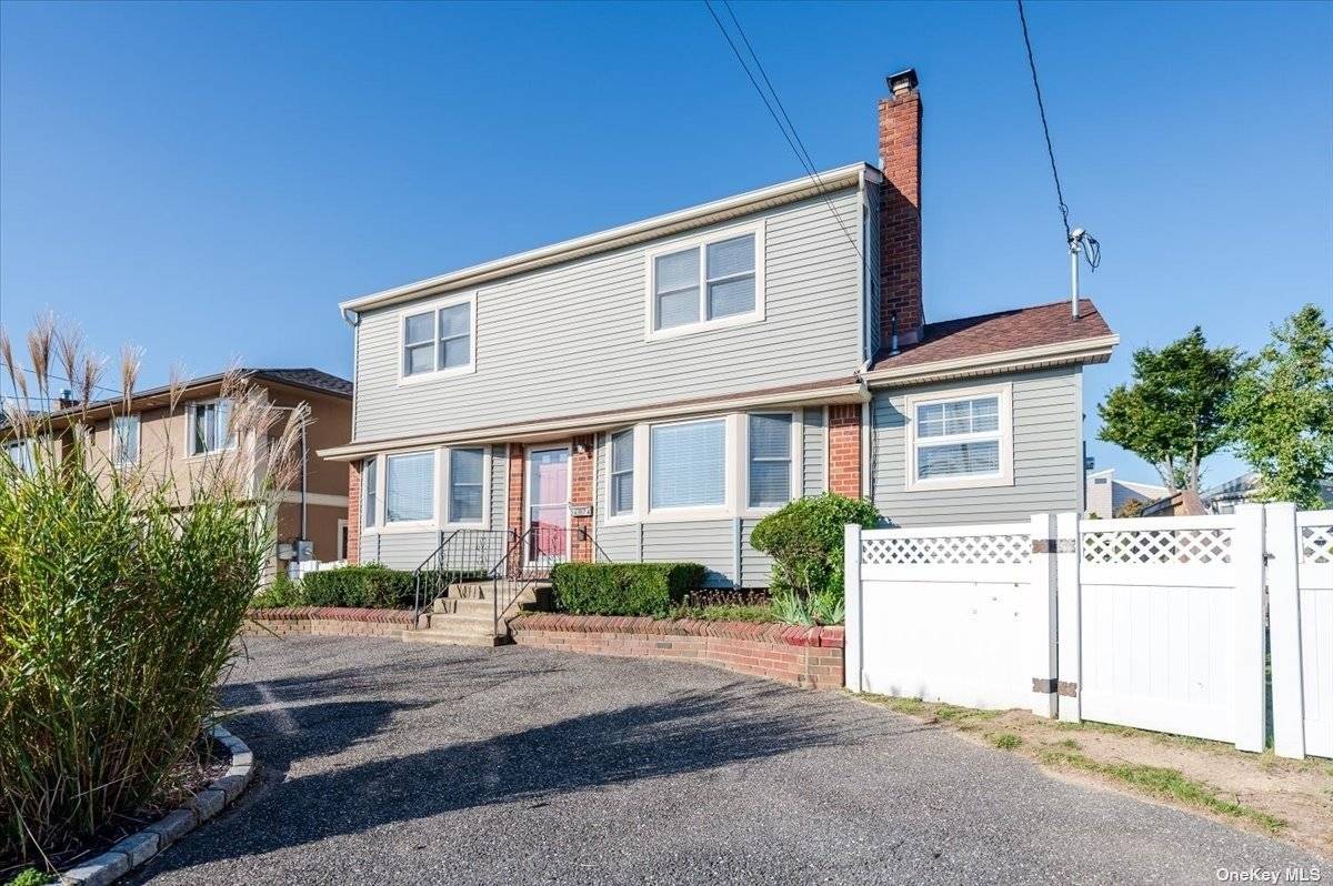 Waterfront whole house rental located on the White Point Peninsula in South Bellmore offers 2 3 Bedrooms 1.