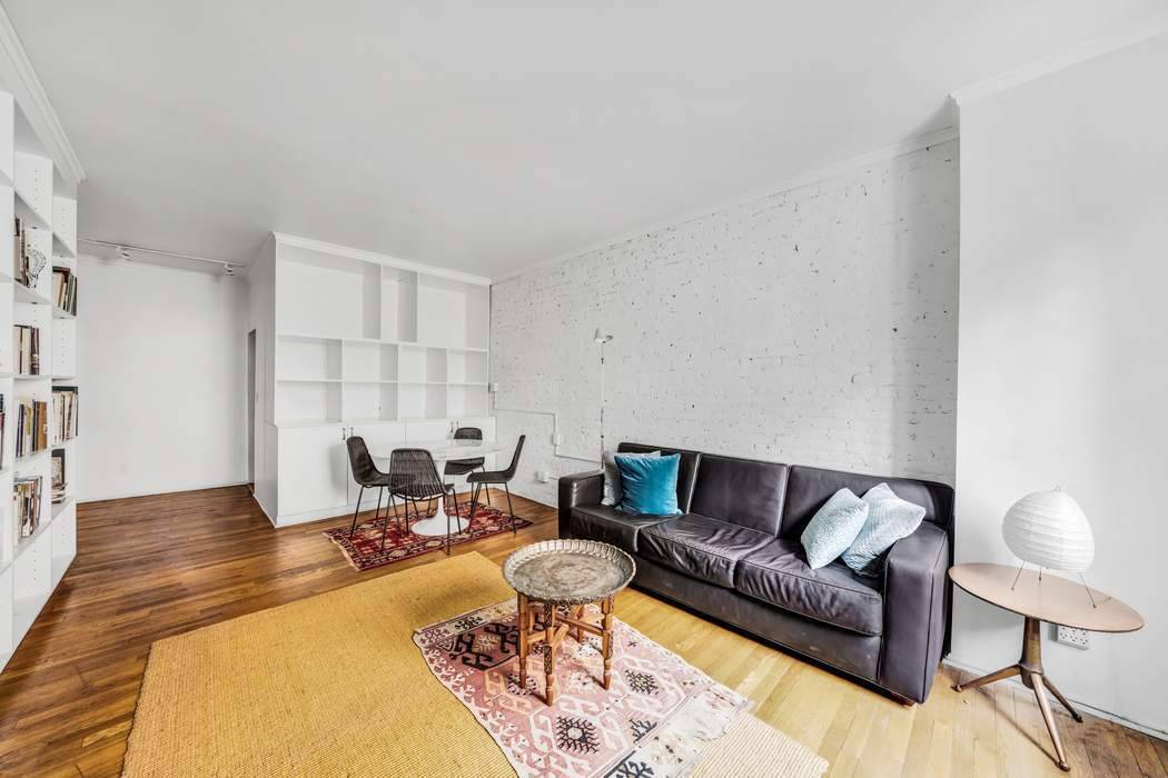 RESIDENCE A rare opportunity exists to acquire a large 1 Bedroom 1 Bath loft in New York City s West Village.